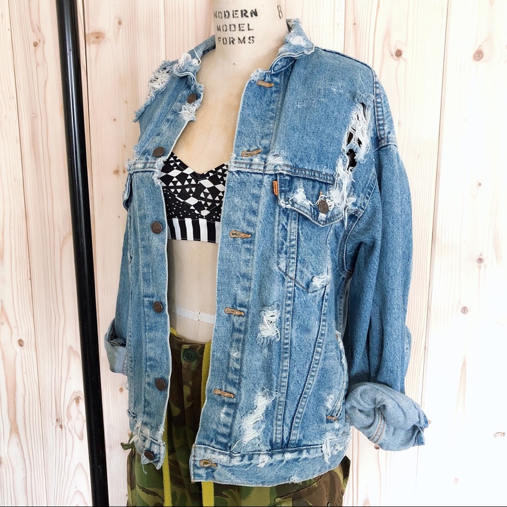 LEVI’S Distressed Trucker Denim Jacket